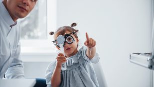 בדיקת-ראייה-בילדים.-אילוסטרציה