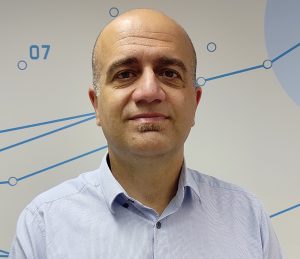 ד"ר ציון זיבלי, מנהל היחידה לנוירוכירורגיה תפקודית ב"שיבא". "הטכנולוגיה מאפשרת לנו להשיג את התוצאות הטובות ביותר עבור המטופלים". צילום: "שיבא"