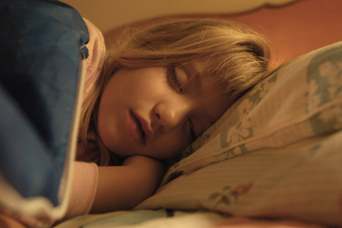 ילדה ישנה (אילוסטרציה)