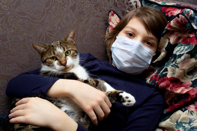 ילד במגיפת הקורונה. אילוסטרציה