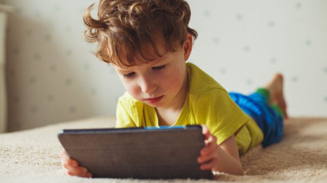 חשיפה למסכים. אילוסטרציה