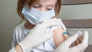 חיסון קורונה לילדים. צילום: שאטרסטוק