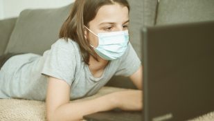 ילדים ובני נוער במגיפת הקורונה. אילוסטרציה