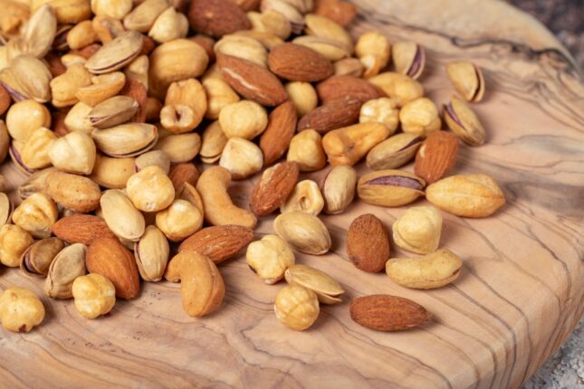 אגוזים. אילוסטרציה