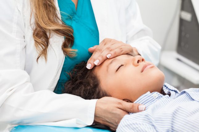 רפואה אלטרנטיבית לילדים. אילוסטרציה