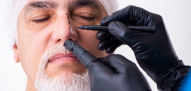 ניתוח פלסטי בגברים. אילוסטרציה