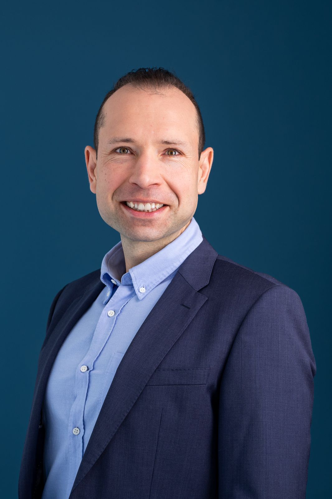 דוקטור פיוטר מליקוב נוירולוג בכיר ומומחה בינלאומי לכאבי ראש ומיגרנות צילום שלי פדן לורבר